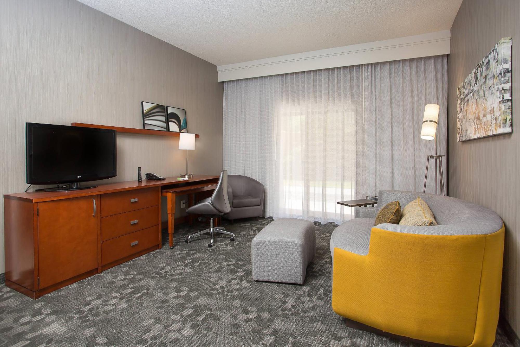 Courtyard By Marriott Boston Westborough Hotel Exterior photo